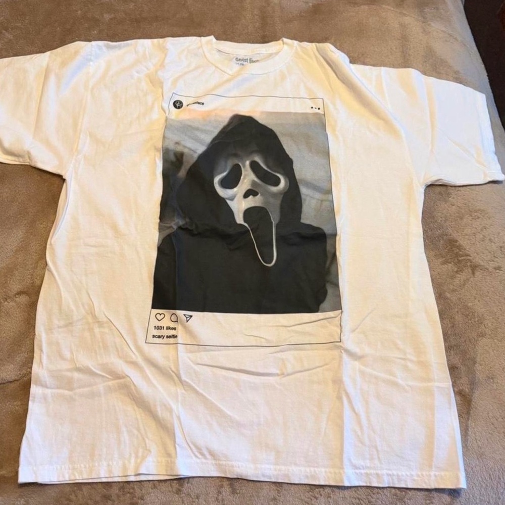 Sold 🏷️ Graphic Scream Mask White Tee